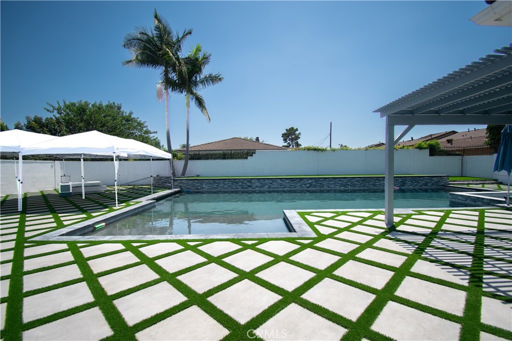 8346 Lexington Road Downey, CA 90241 - Photo 11 of 39 SPARKLING PREMIUM POOL
