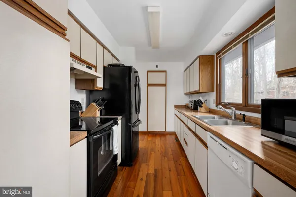 $850,000 | 141 Becky Court, Bumpass, VA 23024