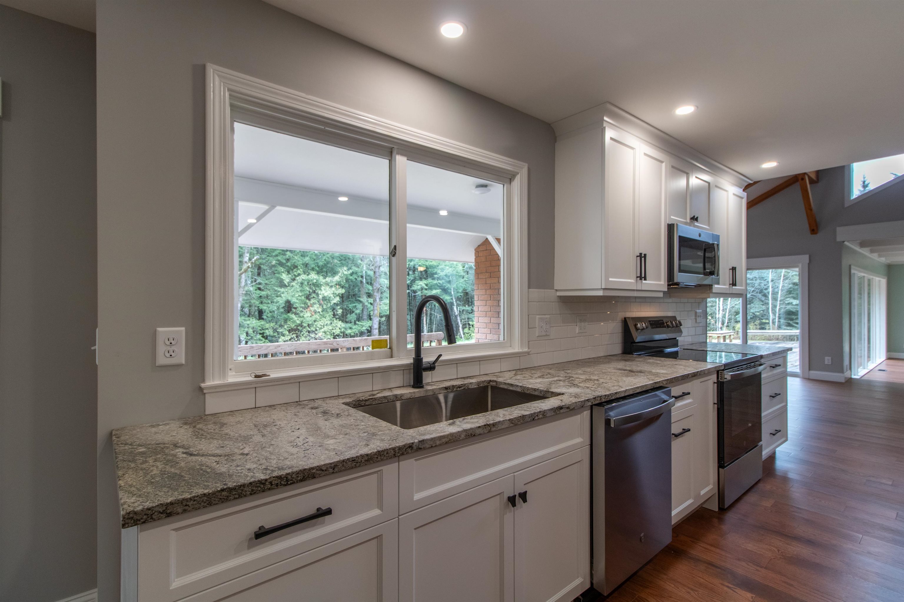 742 Highland Avenue Newport, VT 05855 - Photo 4 of 60