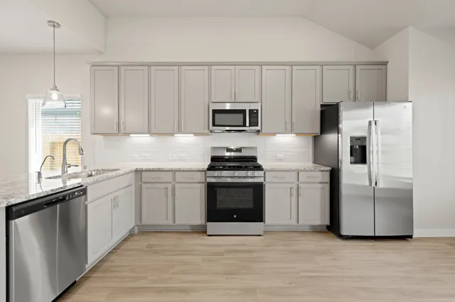 $2,550 | 21667 Wave Holw Drive, Cypress, TX 77433