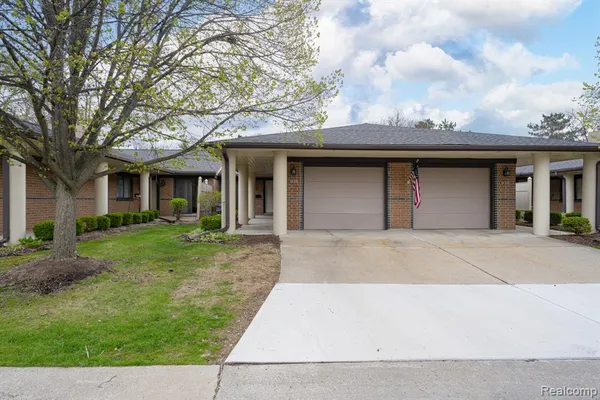 $299,900 | 936 Wexford Way, Rochester Hills, MI 48307