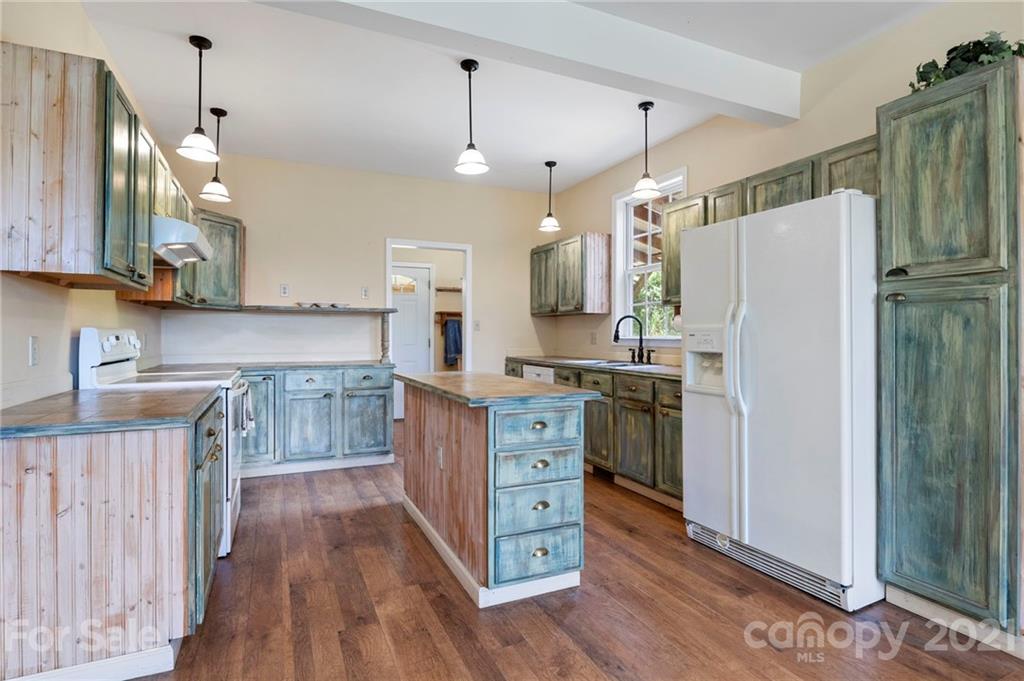 987 Jordan Branch Road Mars Hill, NC 28754 - Photo 9 of 48 Gallery Image 9