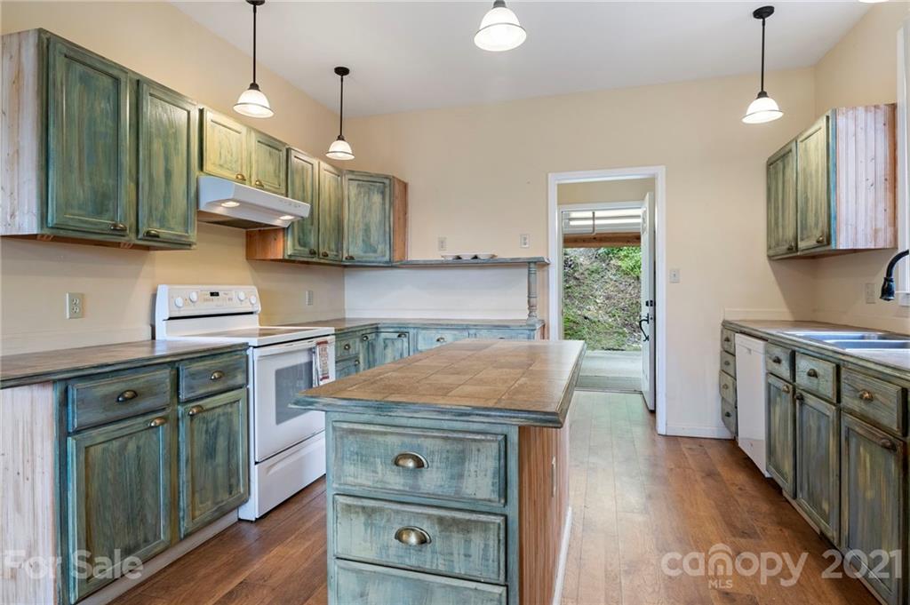 987 Jordan Branch Road Mars Hill, NC 28754 - Photo 10 of 48 Gallery Image 10