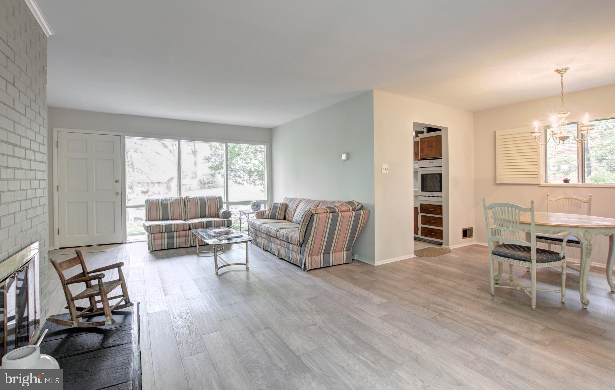 5514 Ivor Street Springfield, VA 22151 - Photo 2 of 23 Living Room