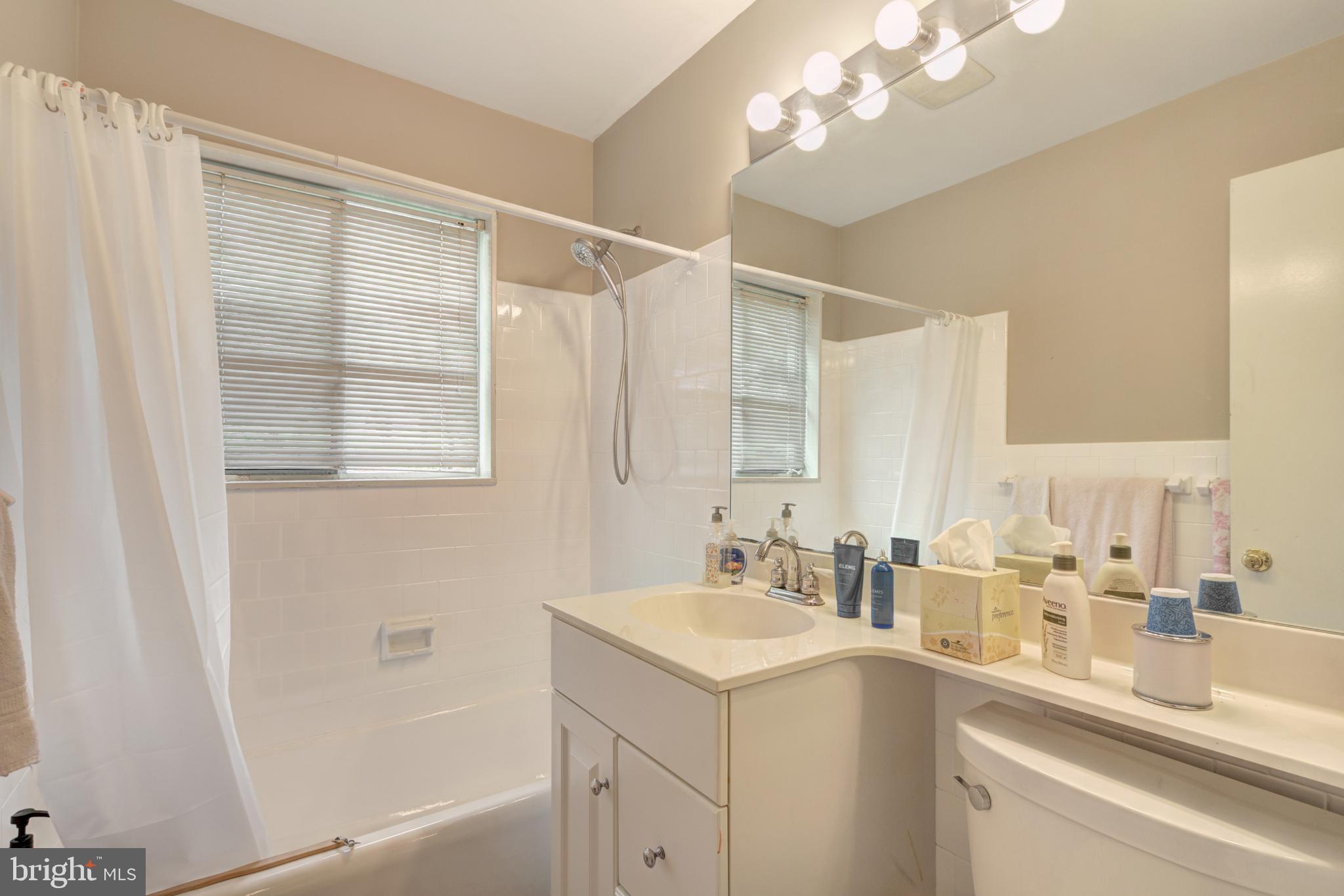 5514 Ivor Street Springfield, VA 22151 - Photo 12 of 23 Bathroom