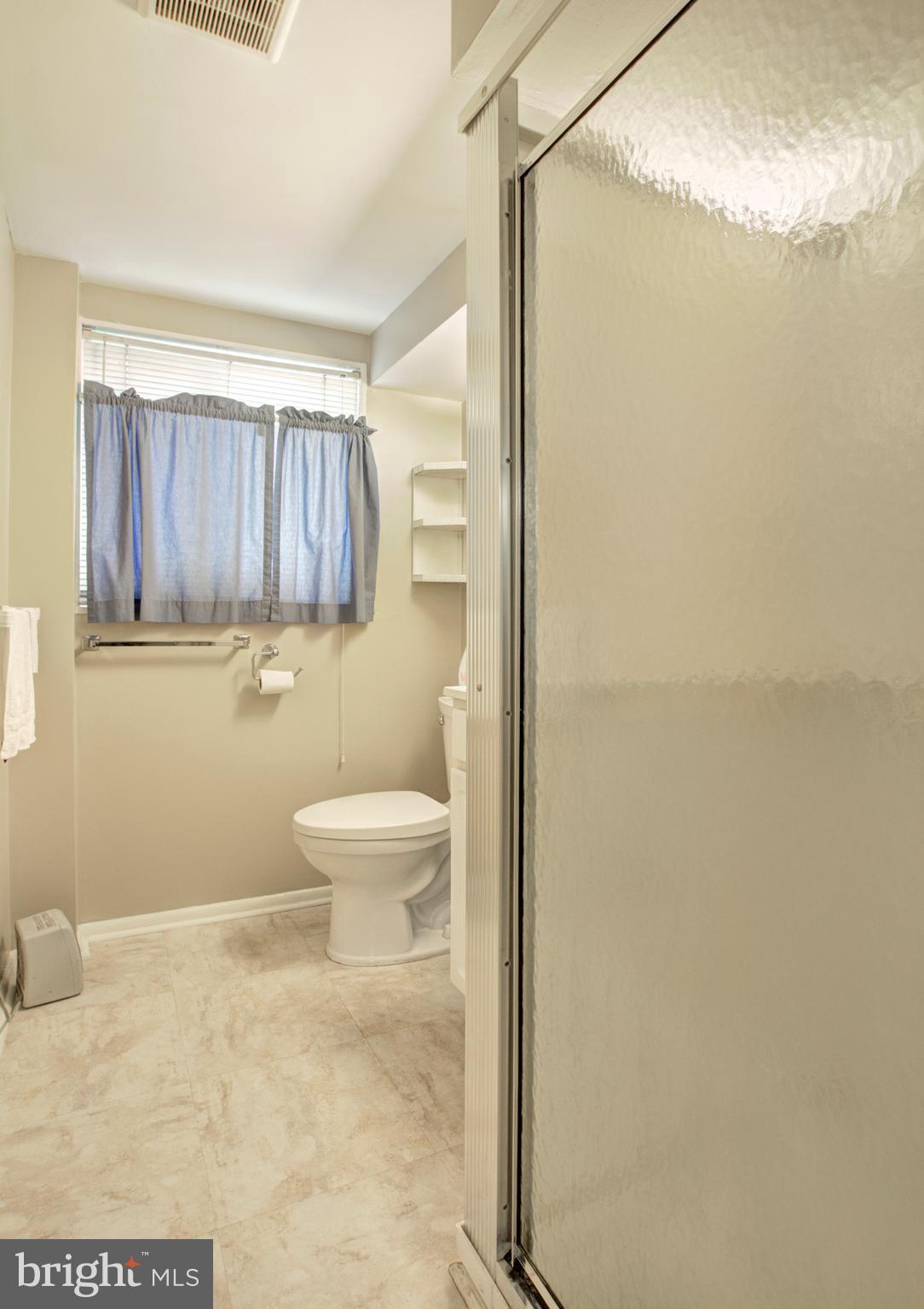 5514 Ivor Street Springfield, VA 22151 - Photo 16 of 23 Bathroom