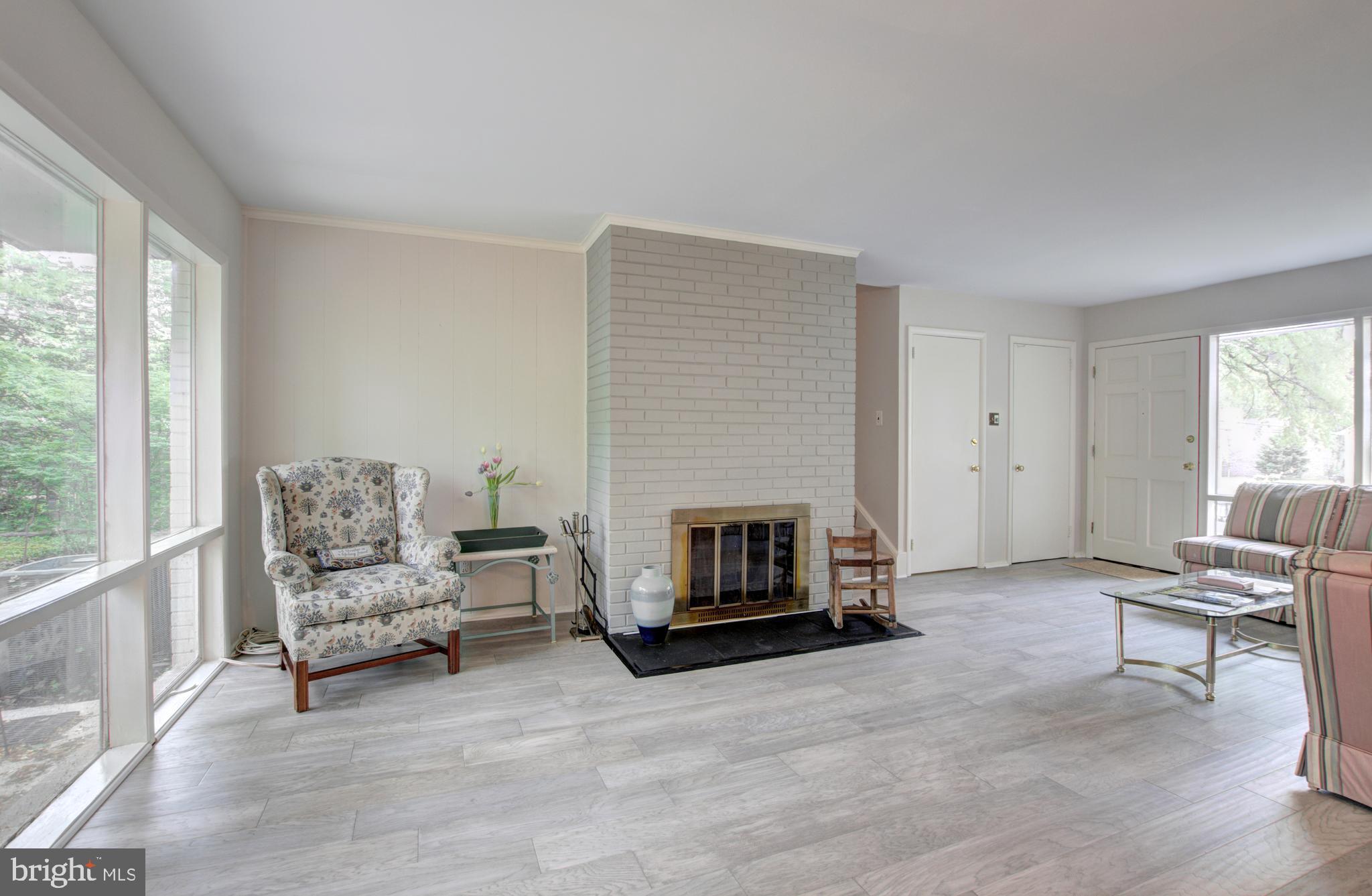 5514 Ivor Street Springfield, VA 22151 - Photo 3 of 23 Living Room