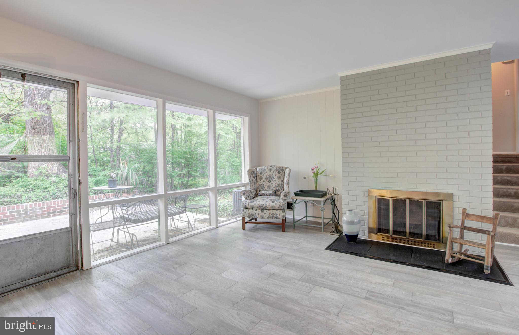 5514 Ivor Street Springfield, VA 22151 - Photo 4 of 23 Living Room