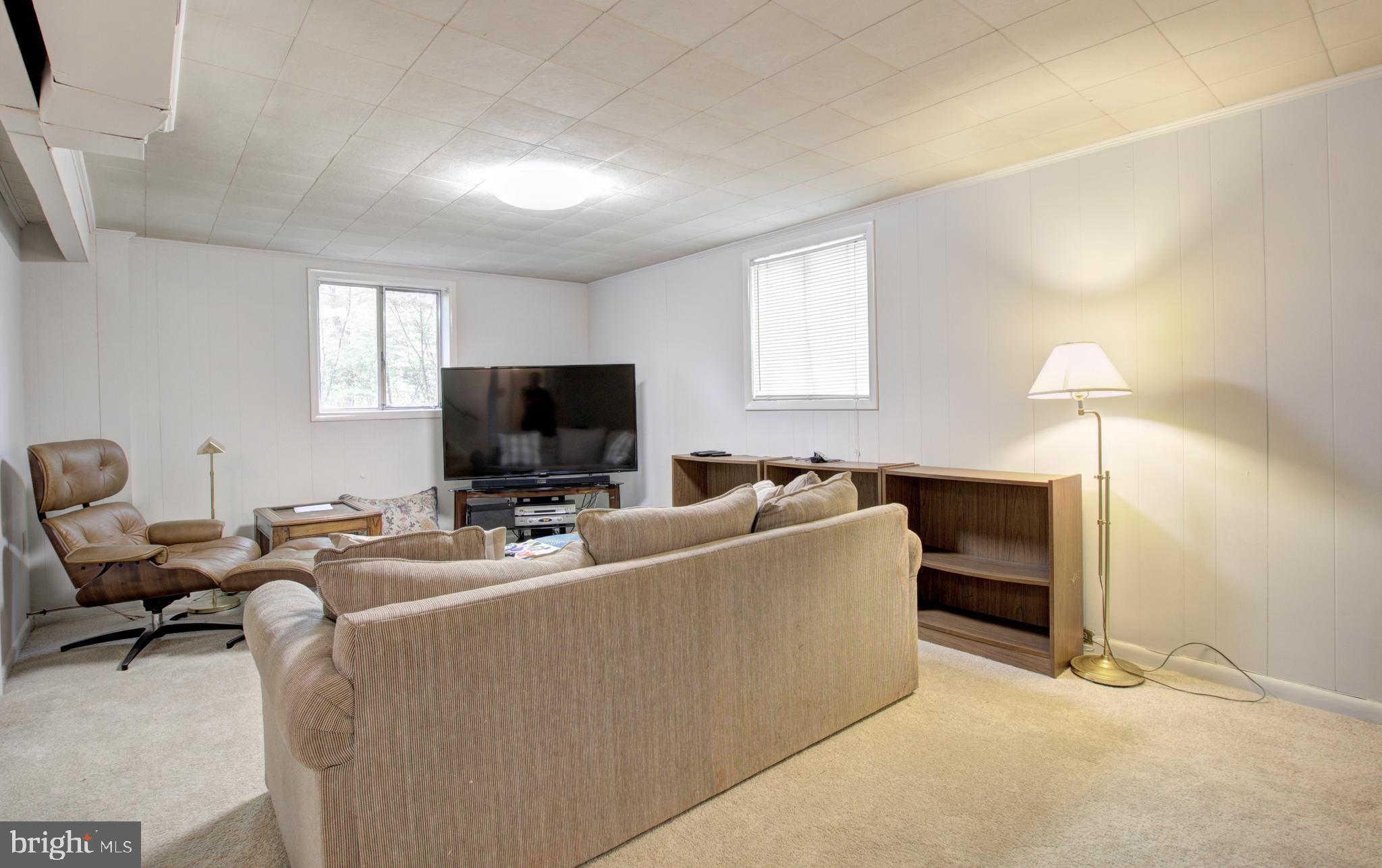 5514 Ivor Street Springfield, VA 22151 - Photo 9 of 23 Family Room