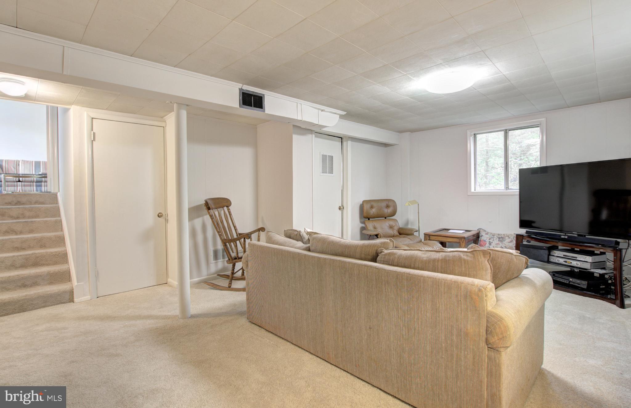 5514 Ivor Street Springfield, VA 22151 - Photo 10 of 23 Family Room
