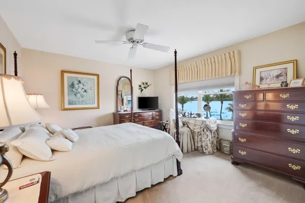 $1,699,000 | 2097 Circle Pl Drive, Lake Worth, FL 33462