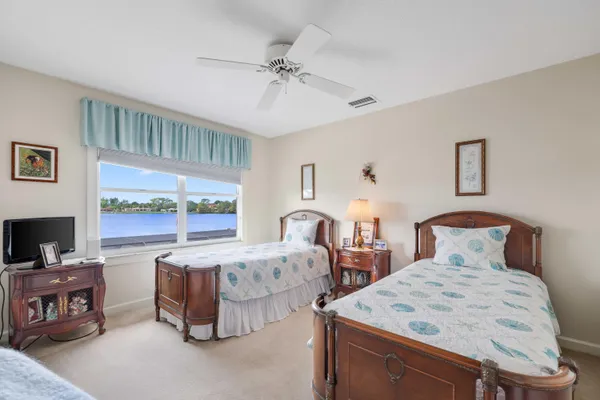 $1,699,000 | 2097 Circle Pl Drive, Lake Worth, FL 33462
