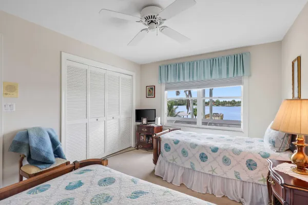 $1,699,000 | 2097 Circle Pl Drive, Lake Worth, FL 33462