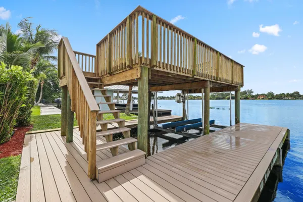 $1,699,000 | 2097 Circle Pl Drive, Lake Worth, FL 33462
