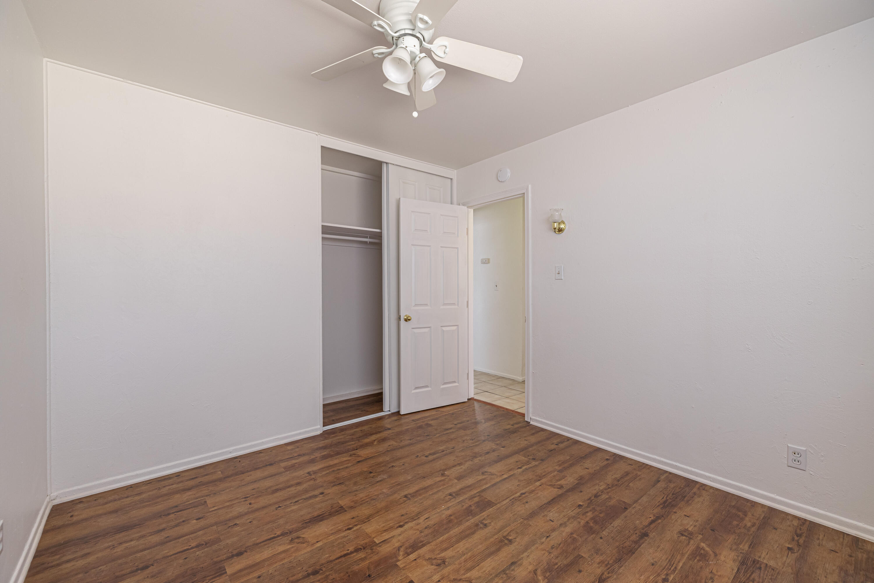 44272 Glenraven Road Lancaster, CA 93535 - Photo 19 of 21 an empty room with wooden floor and fan