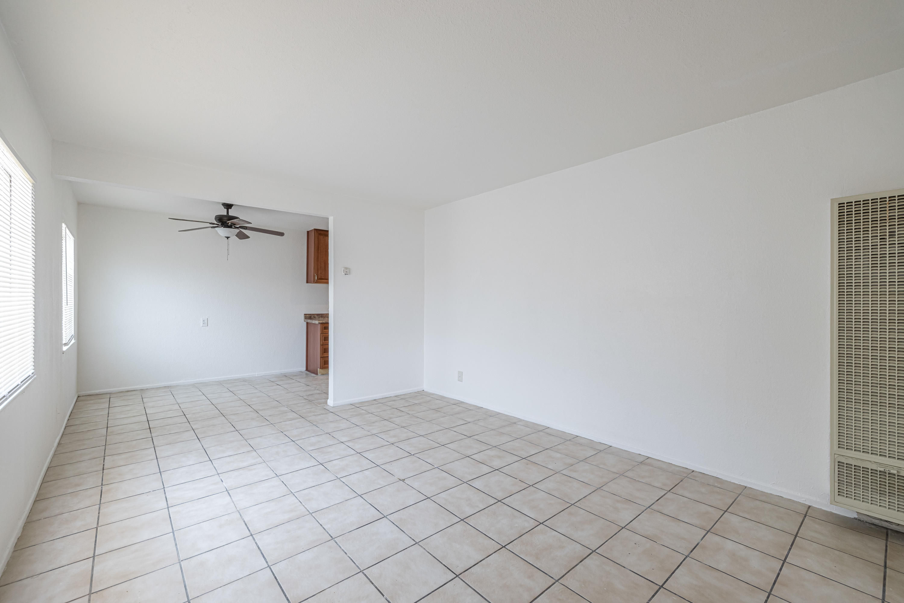 44272 Glenraven Road Lancaster, CA 93535 - Photo 5 of 21 an empty room with windows