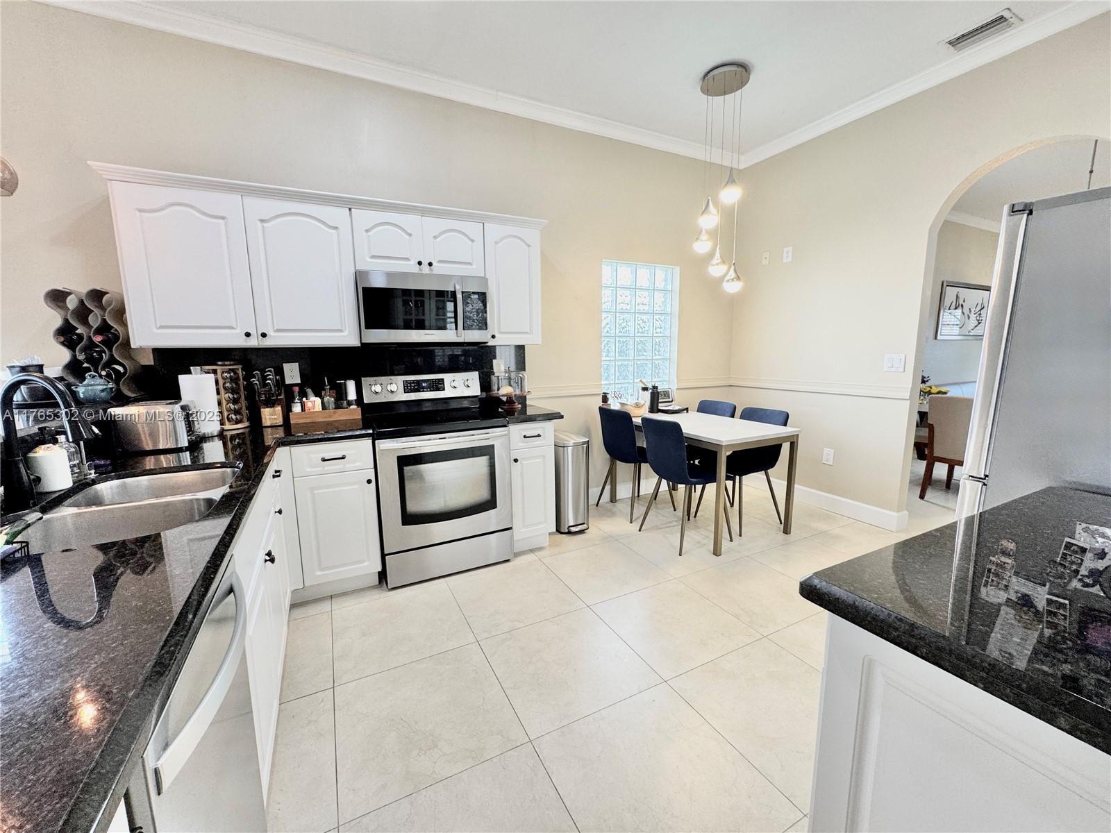 16519 Ruby Lake, Unit 16519 Weston, FL 33331 - Photo 2 of 20