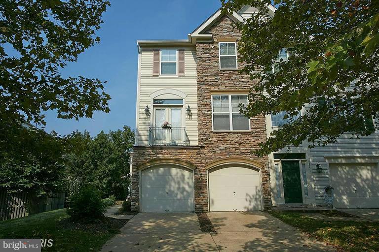 42853 Golf View Drive Chantilly, VA 20152 - Photo 2 of 16 Exterior (Front)