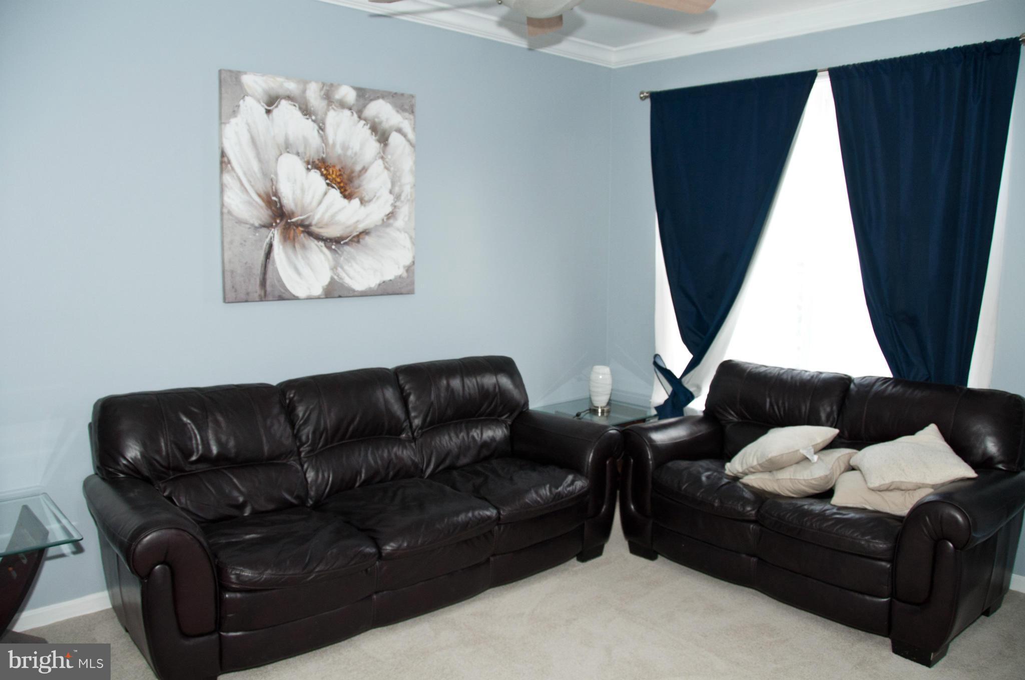 42853 Golf View Drive Chantilly, VA 20152 - Photo 5 of 16 Family Room