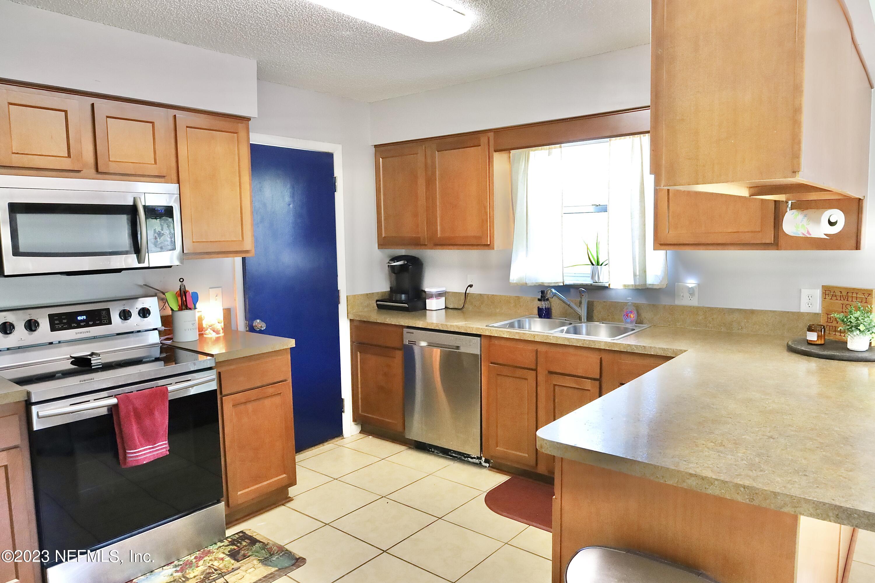 458 Kay Road Middleburg, FL 32068 - Photo 5 of 21 0D0D13F6-8CC5-4E75-88EF-3CF977AAA25B