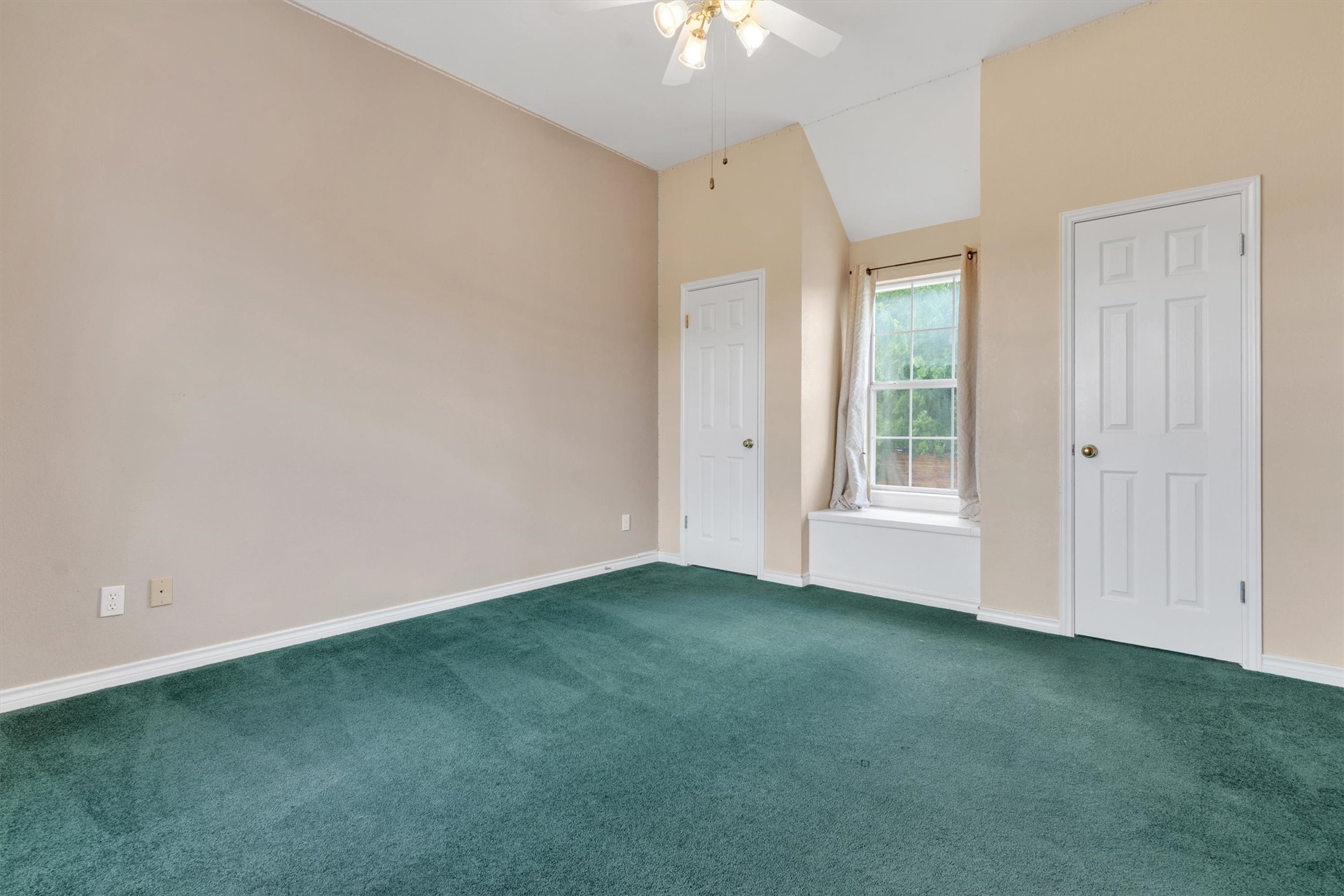 1207 Orlando Road Austin, TX 78733 - Photo 15 of 30 Vaulted ceilings highlight this room featuring green carpeting and a built-in window bench