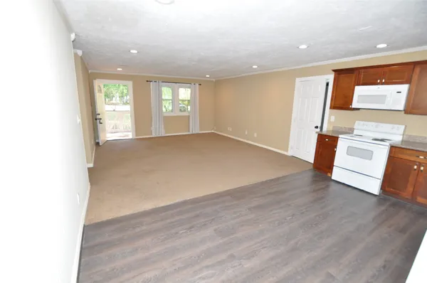 $1,850 | 208 Blue Lake Drive, Huffman, TX 77336