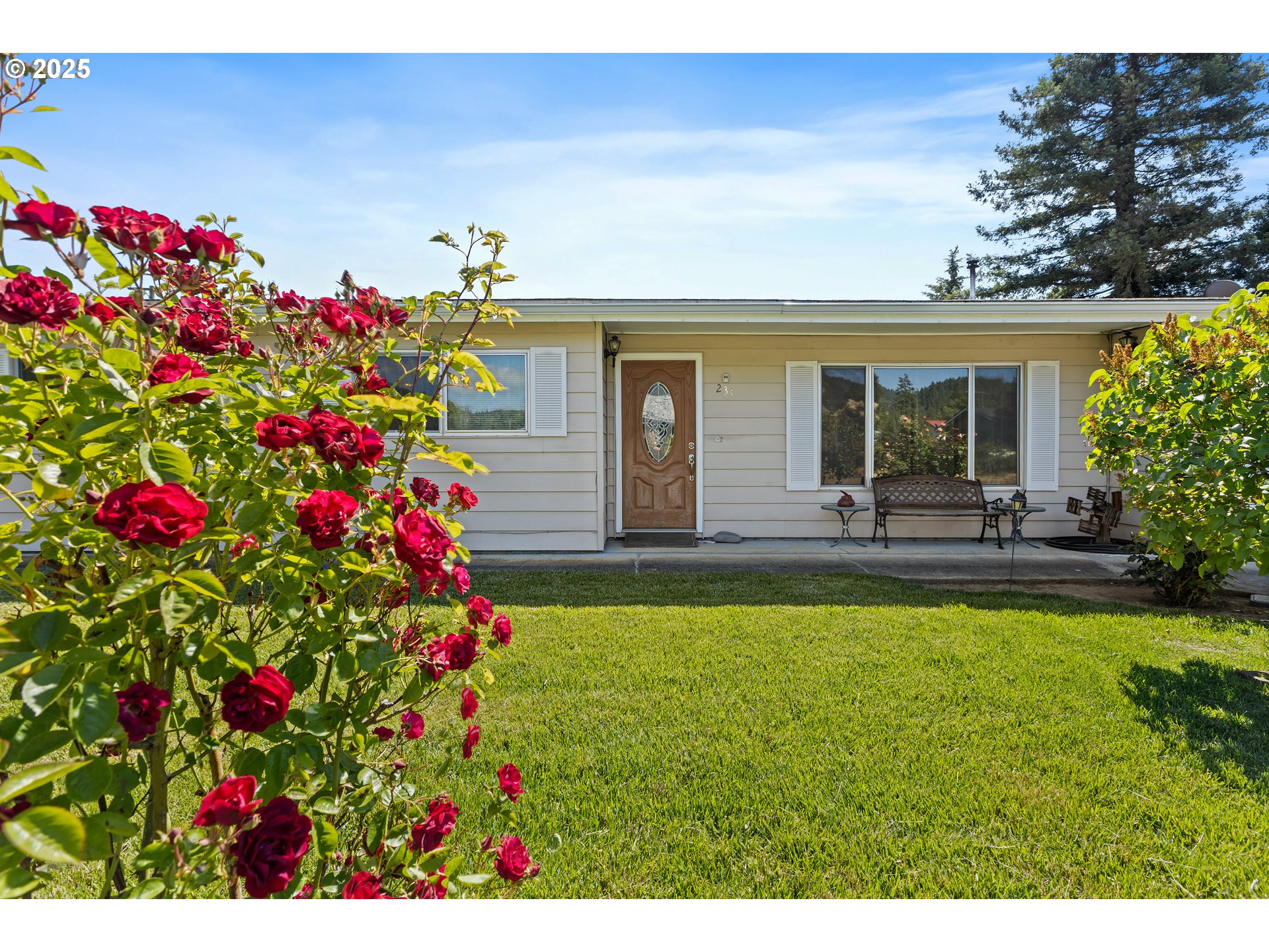 231 Chestnut Street Myrtle Creek, OR 97457 - Photo 2 of 39