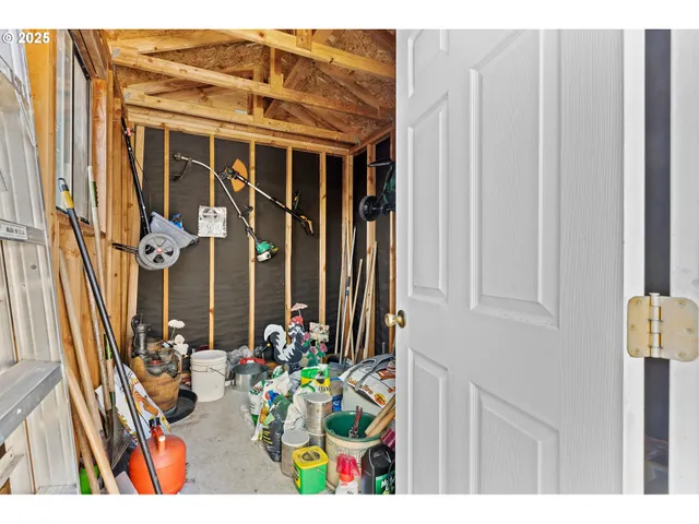 $340,000 | 231 Chestnut Street, Myrtle Creek, OR 97457