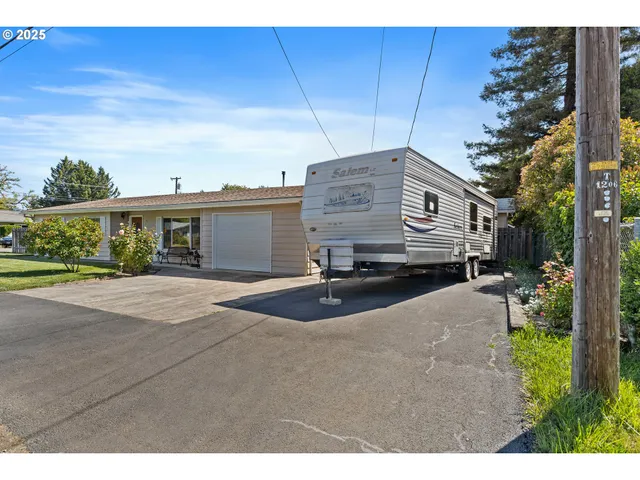 $340,000 | 231 Chestnut Street, Myrtle Creek, OR 97457