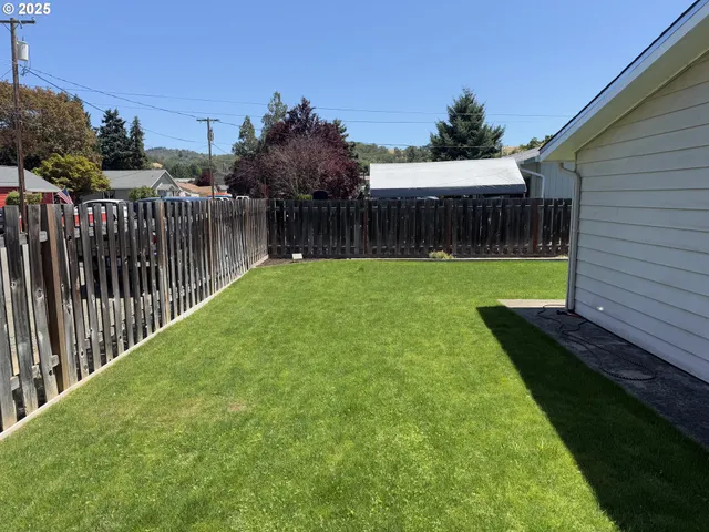 $340,000 | 231 Chestnut Street, Myrtle Creek, OR 97457