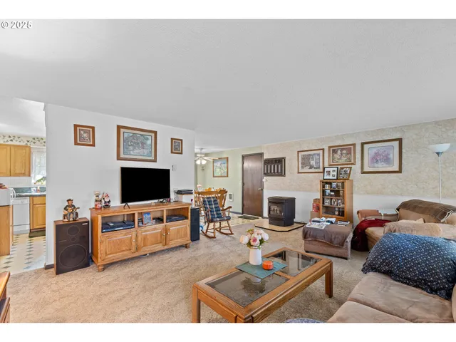 $340,000 | 231 Chestnut Street, Myrtle Creek, OR 97457