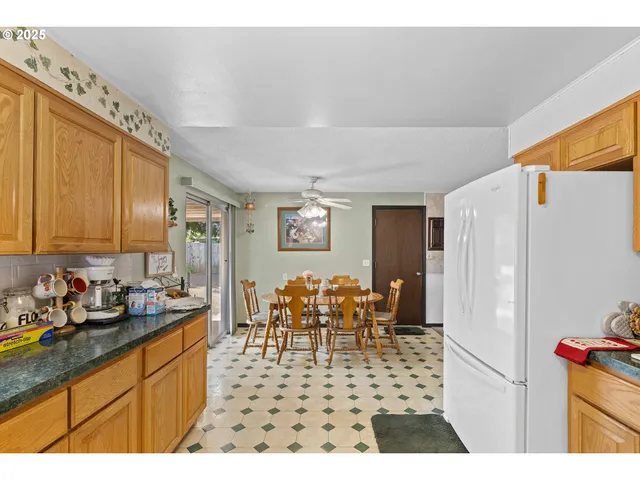 $340,000 | 231 Chestnut Street, Myrtle Creek, OR 97457