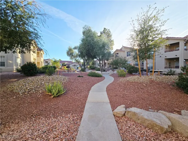 $1,450 | 520 Arrowhead Trail, Unit 422, Henderson, NV 89015