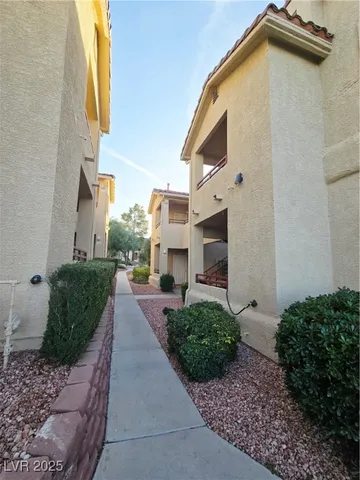 $1,450 | 520 Arrowhead Trail, Unit 422, Henderson, NV 89015