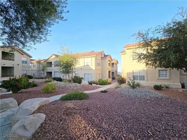 $1,450 | 520 Arrowhead Trail, Unit 422, Henderson, NV 89015