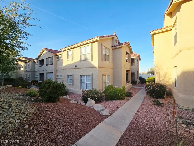 $1,450 | 520 Arrowhead Trail, Unit 422, Henderson, NV 89015