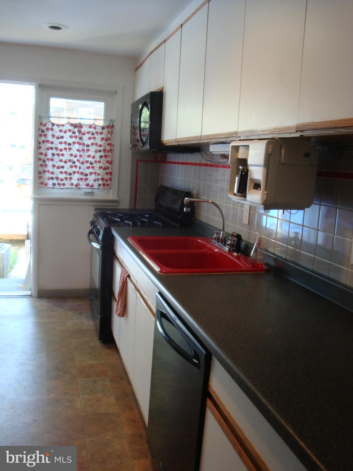 1111 Deanwood Road Baltimore, MD 21234 - Photo 11 of 28 Kitchen