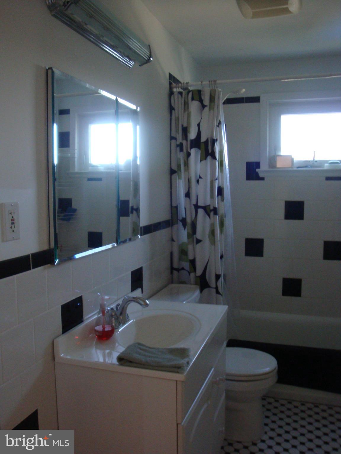 1111 Deanwood Road Baltimore, MD 21234 - Photo 13 of 28 Bath