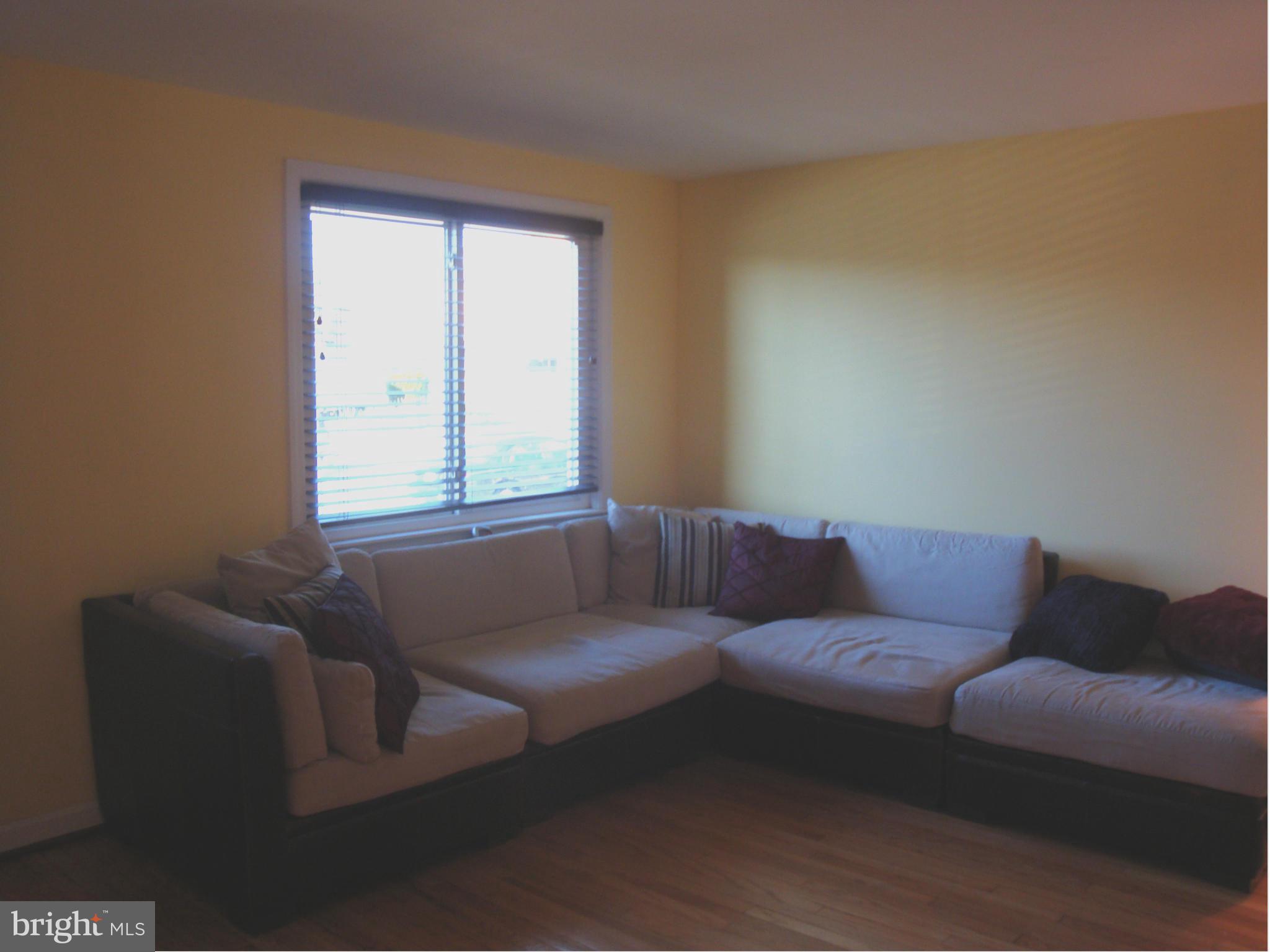 1111 Deanwood Road Baltimore, MD 21234 - Photo 5 of 28 Living Room