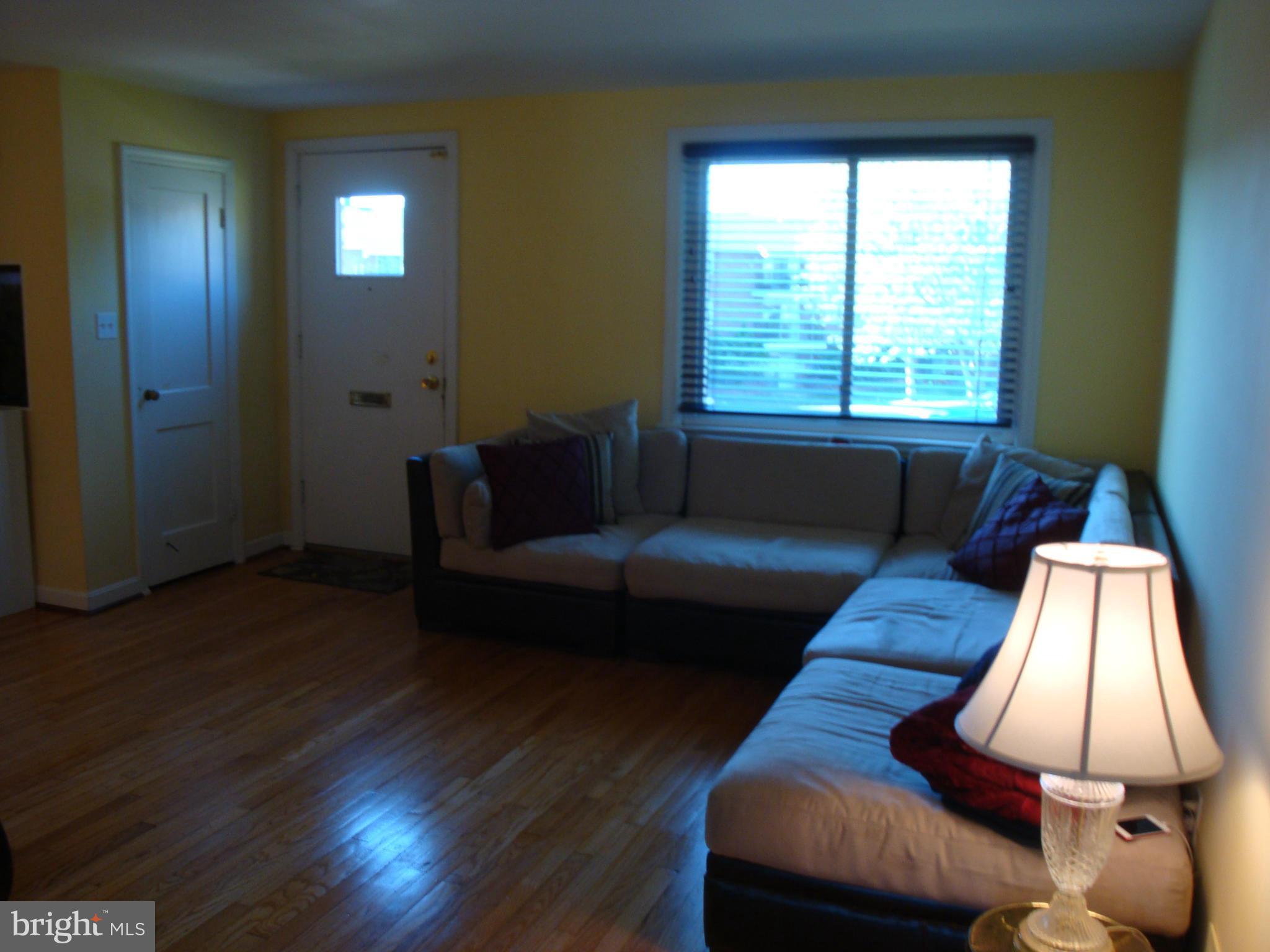 1111 Deanwood Road Baltimore, MD 21234 - Photo 6 of 28 Living Room
