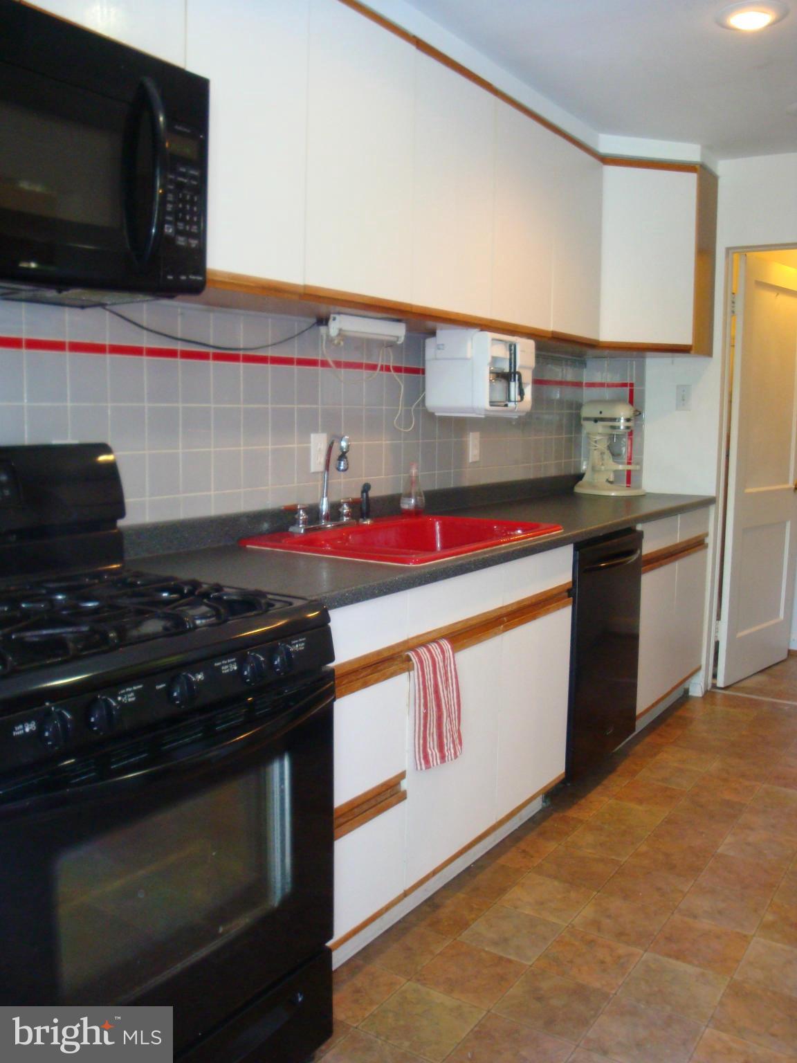 1111 Deanwood Road Baltimore, MD 21234 - Photo 10 of 28 Kitchen