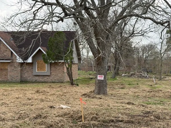 $150,000 | 2506 Loch Lomond Street, Highlands, TX 77562