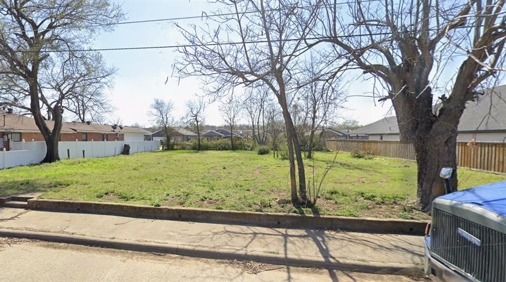 1822 Duluth Street Dallas, TX 75212 - Photo 3 of 3 a view of backyard with large tree