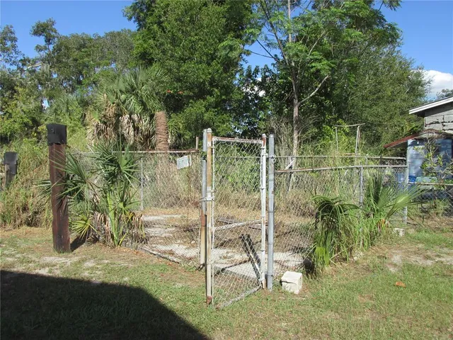 a view of an outdoor space