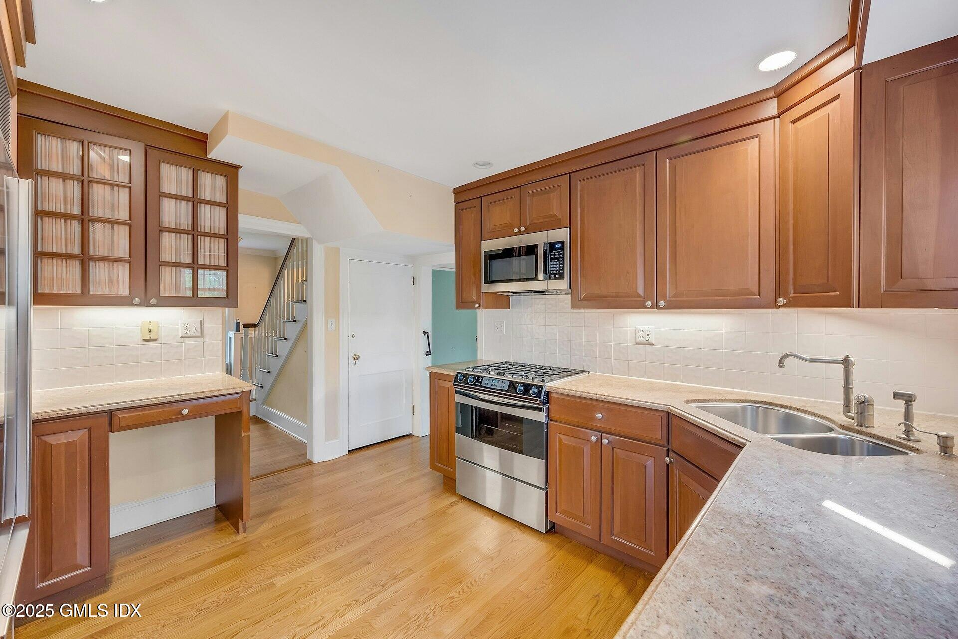 6 Perryridge Road Greenwich, CT 06830 - Photo 12 of 48 015-482854-MTZ_3449_14133736