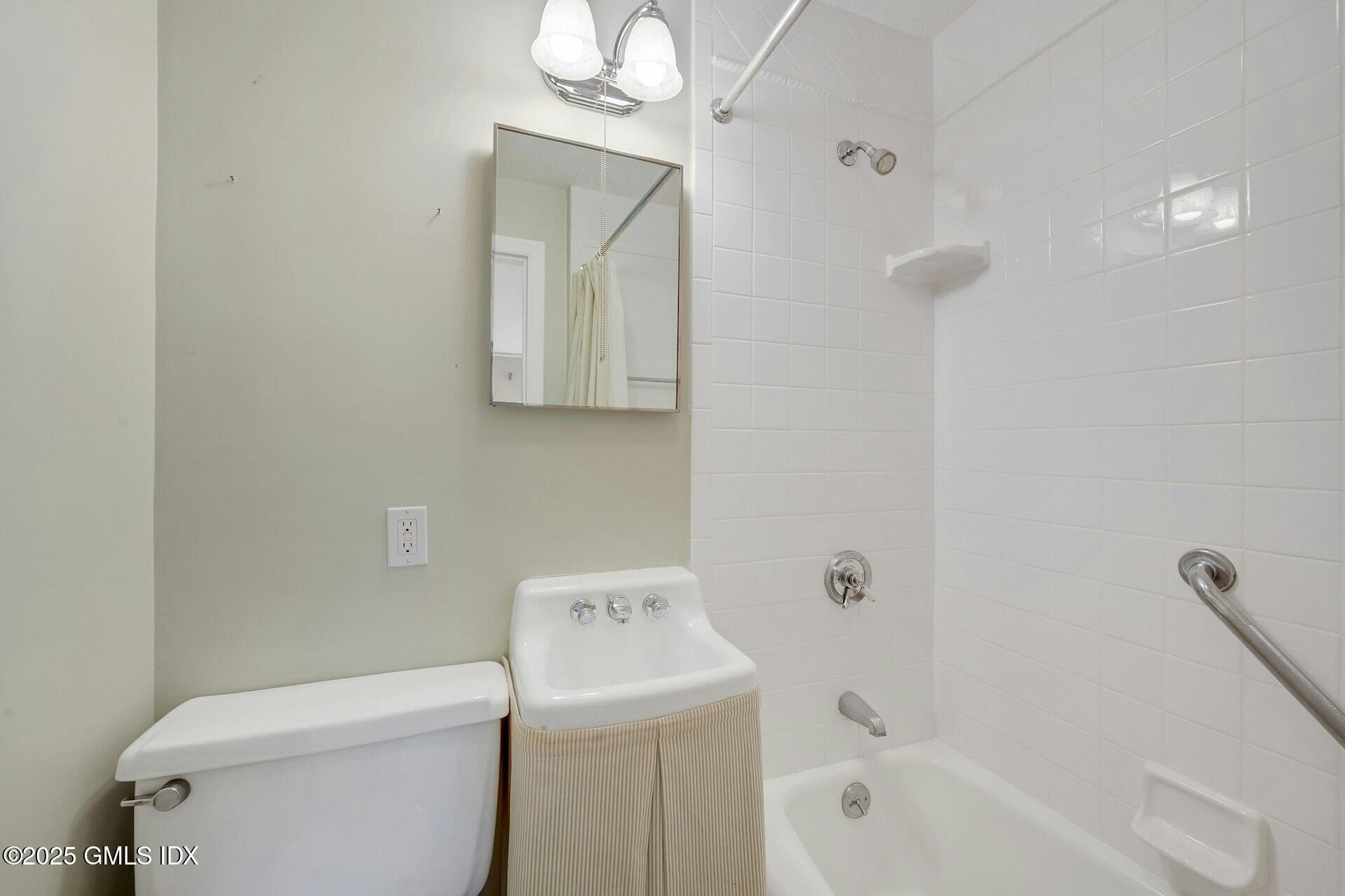 6 Perryridge Road Greenwich, CT 06830 - Photo 29 of 48 033-482854-MTZ_3557_14133755