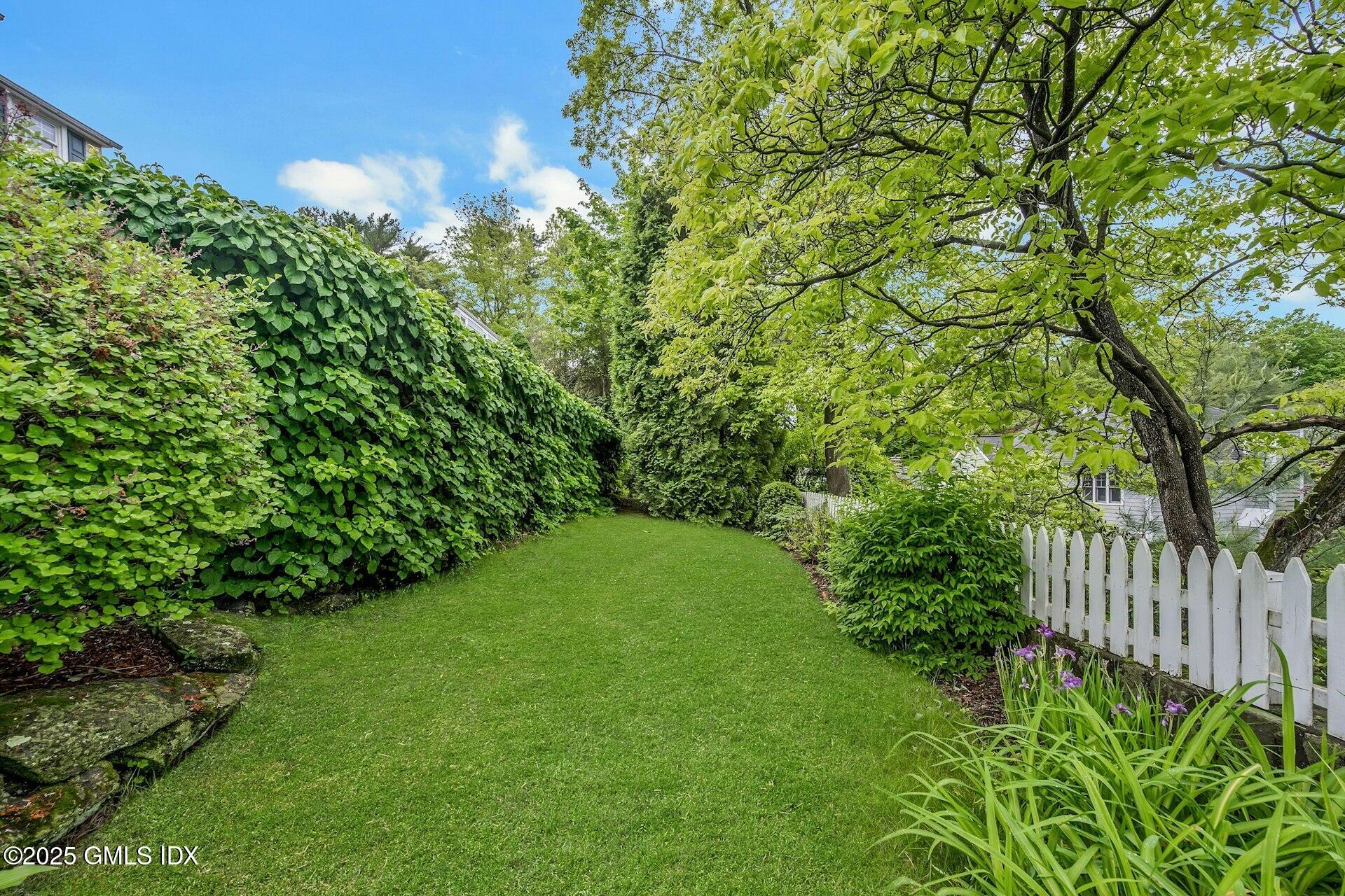 6 Perryridge Road Greenwich, CT 06830 - Photo 44 of 48 042-482854-MTZ_3362_14133715