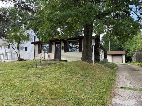 $1,150 | 1818 Schiller Avenue, Cuyahoga Falls, OH 44223