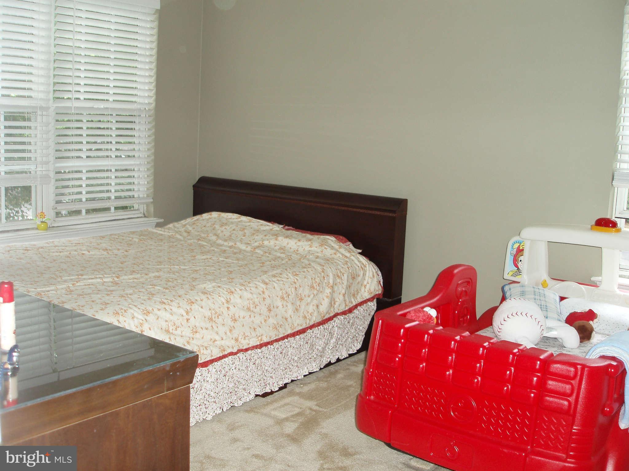 1049 Gardenview Loop, Unit 301 Woodbridge, VA 22191 - Photo 11 of 16 a bedroom with bed and window