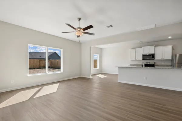 $2,270 | 360 Kingston Way, Waller, TX 77484